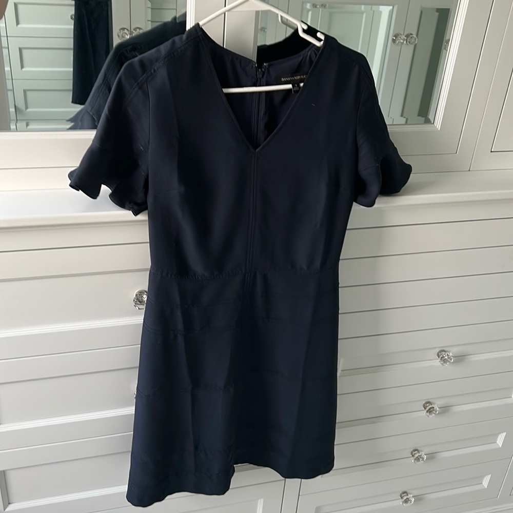 Banana republic short flutter sleeve shift dress
